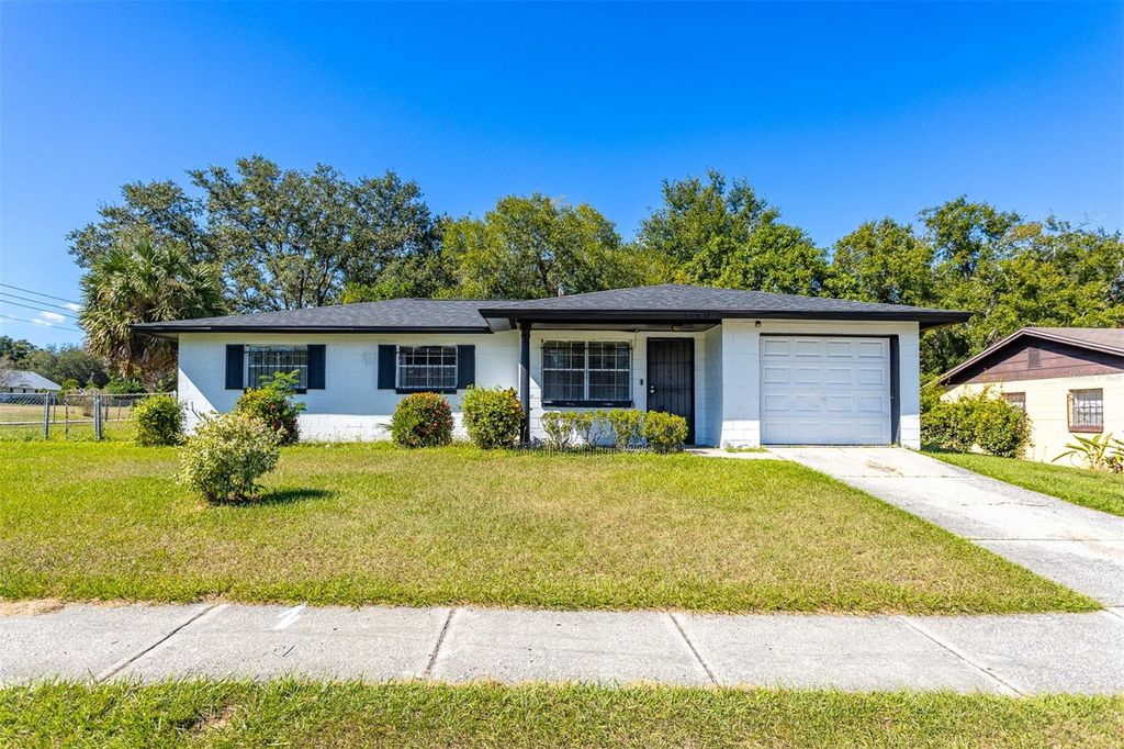 Photo of 1550 Wright Drive, Lakeland, FL 33805 (MLS # TB8441227)