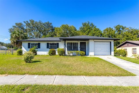 Photo of 1550 Wright Drive, Lakeland, FL 33805 (MLS # TB8441227)