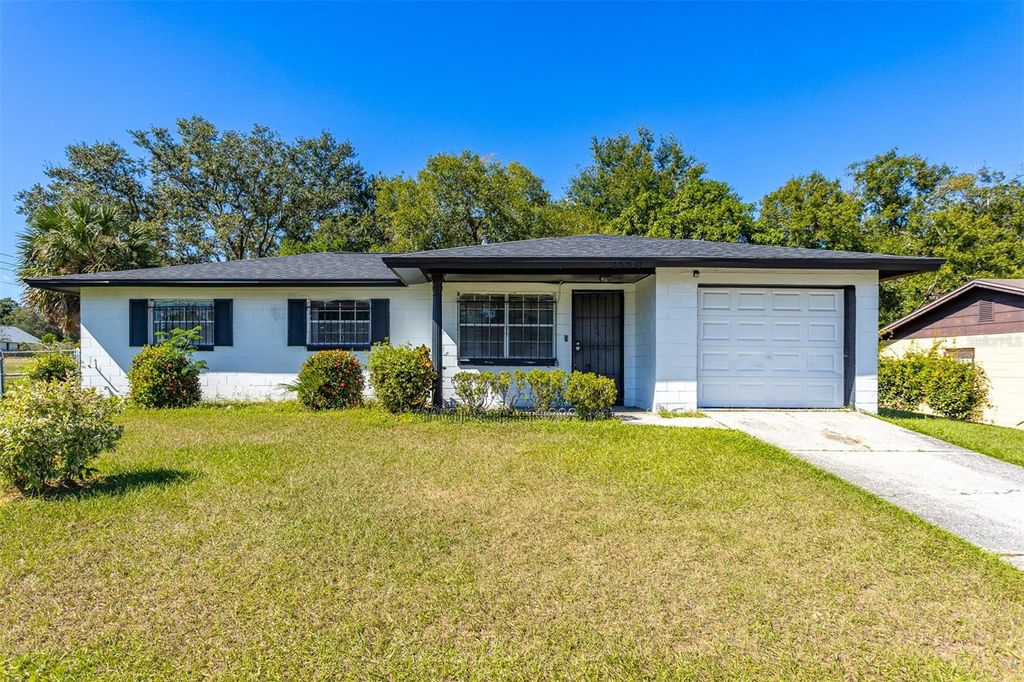 Photo of 1550 Wright Drive, Lakeland, FL 33805 (MLS # TB8441227)