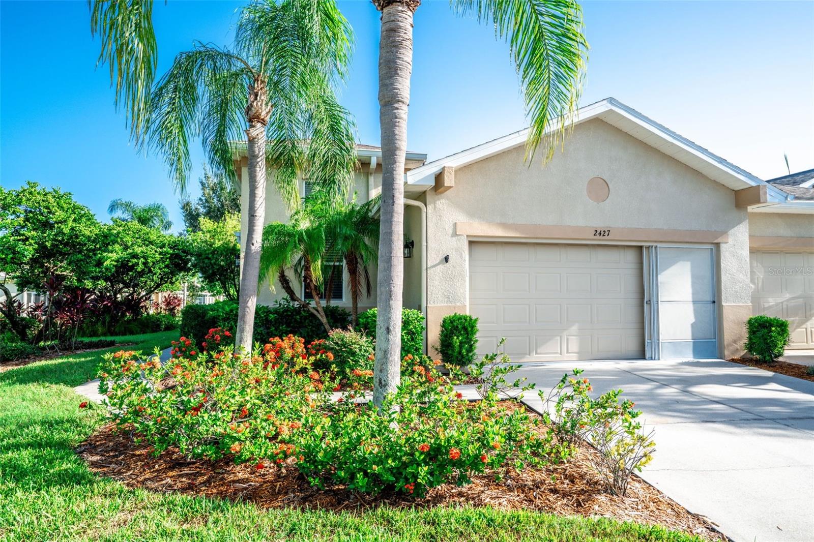 BEAUTIFUL POND VIEW!!! Welcome to your private oasis nestled in the gated, golf cart community of Kings Point. There are hundreds of activities and organizations to join. You can travel by golf cart to get groceries, dining, banking, and even the local hospital. Kings Point is also the home of Scepter Golf Club, which you can become a member for a fee. Kings Point offers 3 outdoor and 2 indoor pools, 2 clubhouses, 2 state of the art fitness centers, and a theater that seats over 800.
Inside you will find a bright and open floor plan, with a freshly painted living room, stone accent wall, and a view of the pond. Luxury vinyl flooring flows from the great room, kitchen and into the second bedroom. The kitchen has updated real wood cabinets, stainless steel appliances, and granite countertops. The dining area has a breakfast bar with matching cabinets for extra storage, and a granite countertop. Laundry room has cabinets throughout with a backsplash, and a utility sink. The fully enclosed lanai is the ideal place to enjoy your morning coffee while watching the wildlife that Florida has to offer. The primary bedroom has a tile floor, walk-in closet, and a private en suite with walk-in shower.
Kings Pointed is located between Tampa and Sarasota. 40 minutes to three different airports, (Tampa Int, St Pete/Clearwater, and Sarasota). Just a short drive to some of the worlds best white sand beaches.