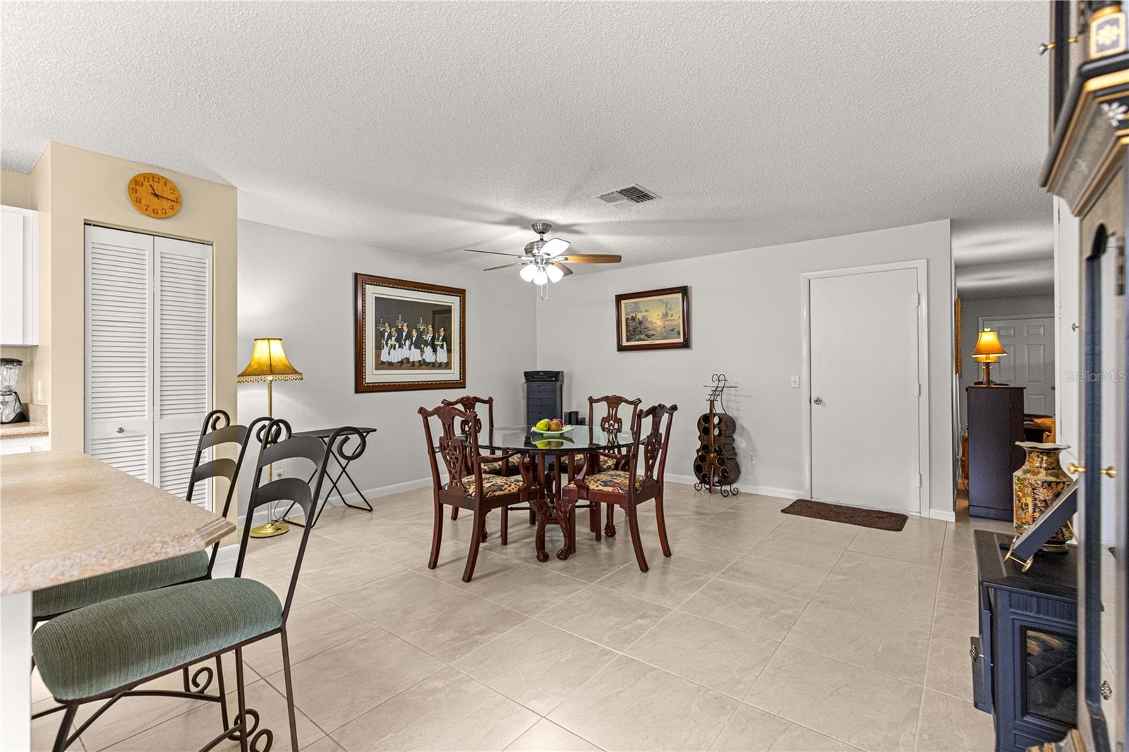 ON TOP OF THE WORLD - Residential