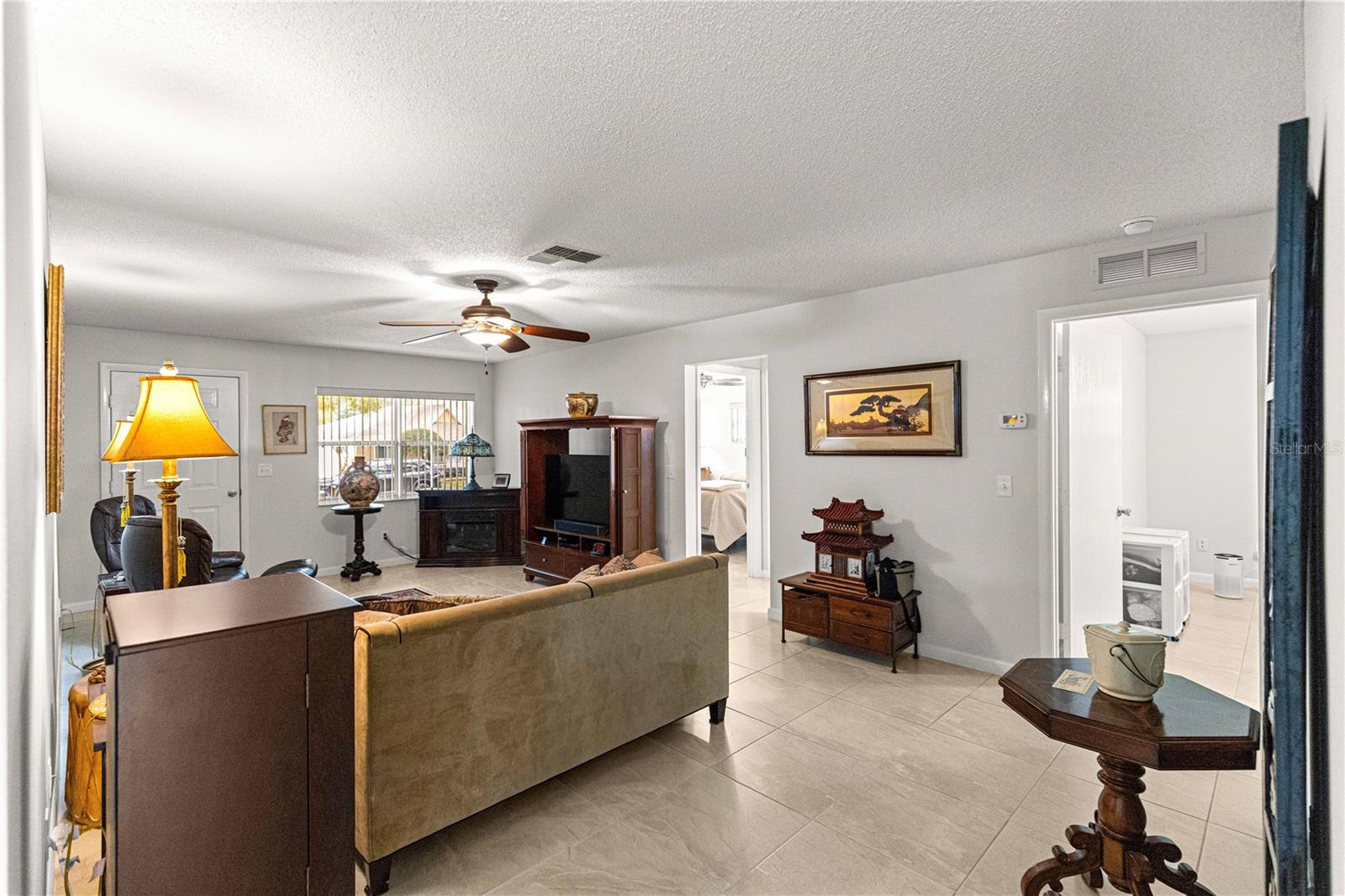 ON TOP OF THE WORLD - Residential