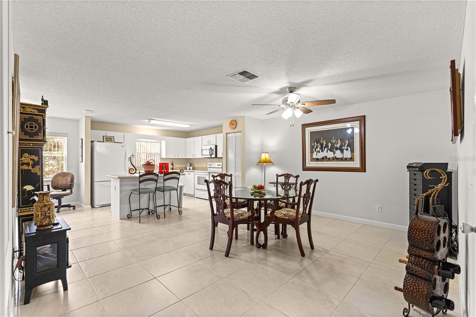 ON TOP OF THE WORLD - Residential