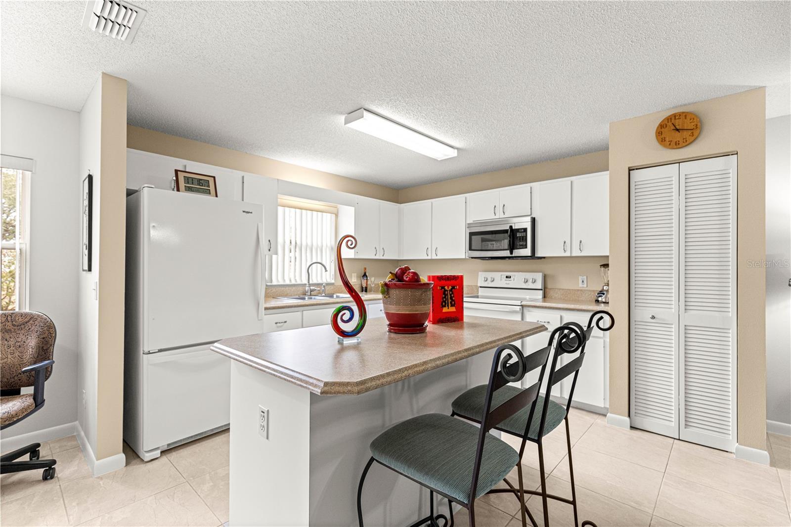 ON TOP OF THE WORLD - Residential