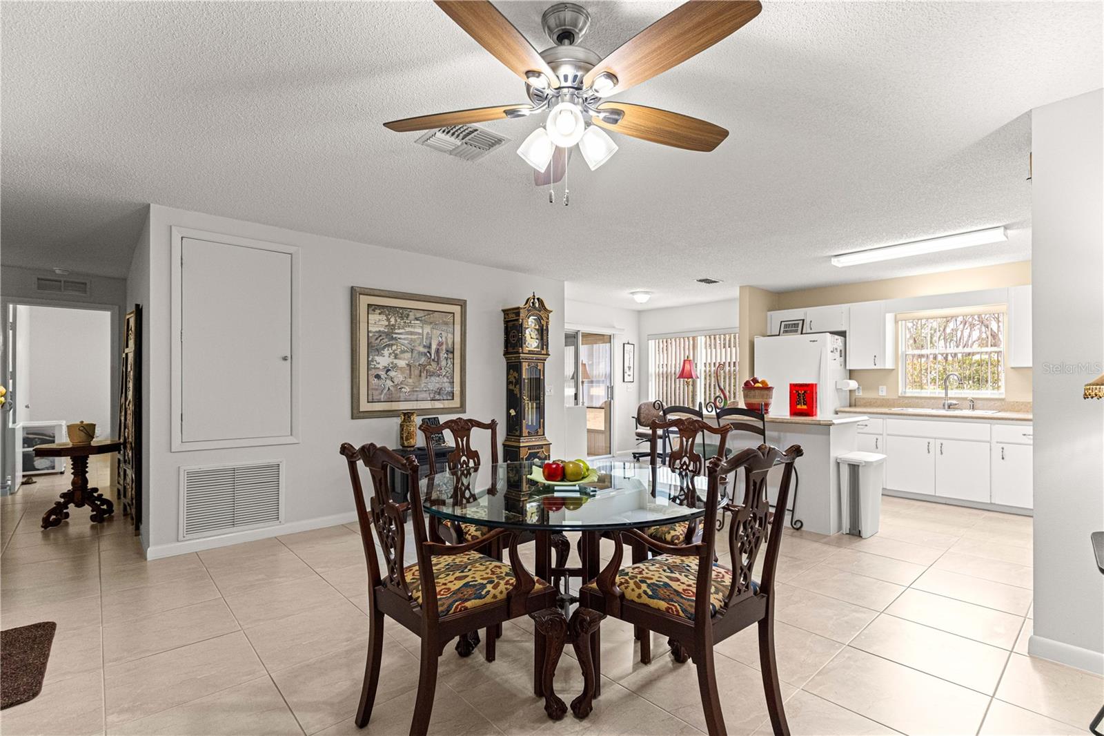 ON TOP OF THE WORLD - Residential