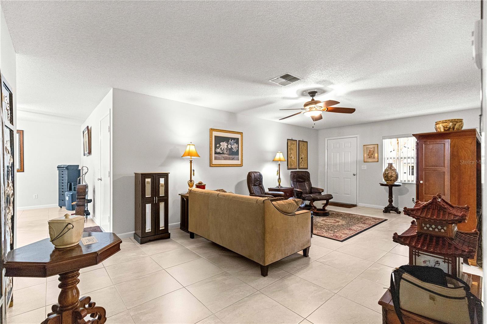 ON TOP OF THE WORLD - Residential