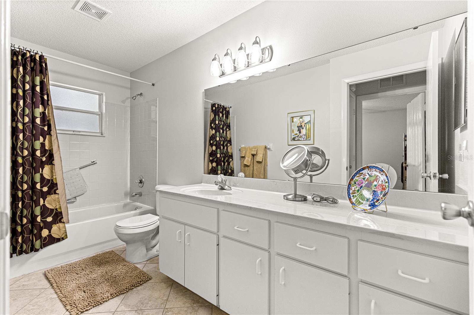 ON TOP OF THE WORLD - Residential