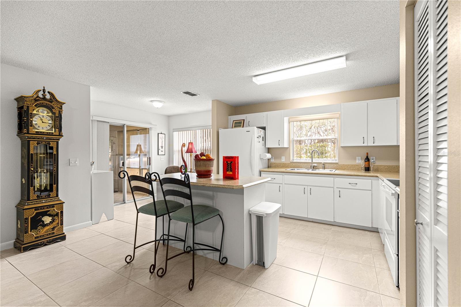 ON TOP OF THE WORLD - Residential