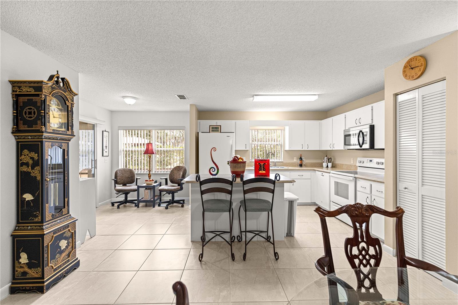 ON TOP OF THE WORLD - Residential