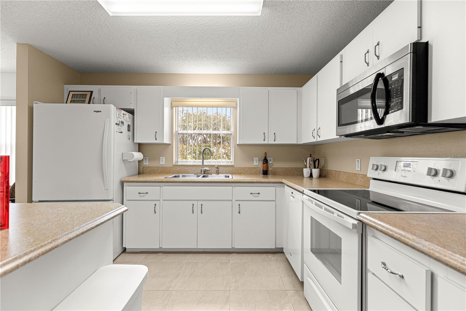 ON TOP OF THE WORLD - Residential