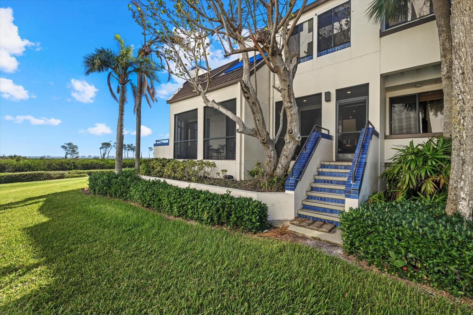 2012 HARBOURSIDE DRIVE 2102