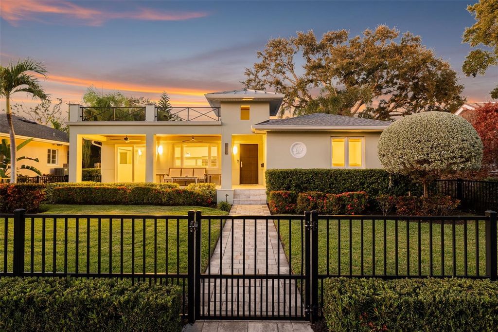 Photo of 615 15th Avenue NE, St Petersburg, FL 33704 (MLS # TB8448454)