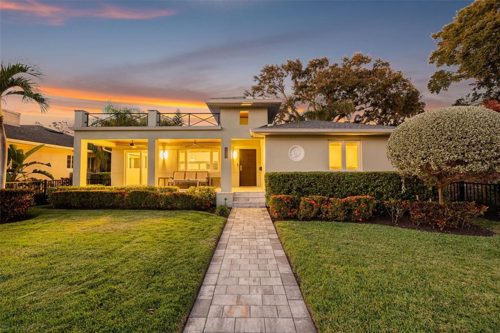 Photo of 615 15th Avenue NE, St Petersburg, FL 33704 (MLS # TB8448454)