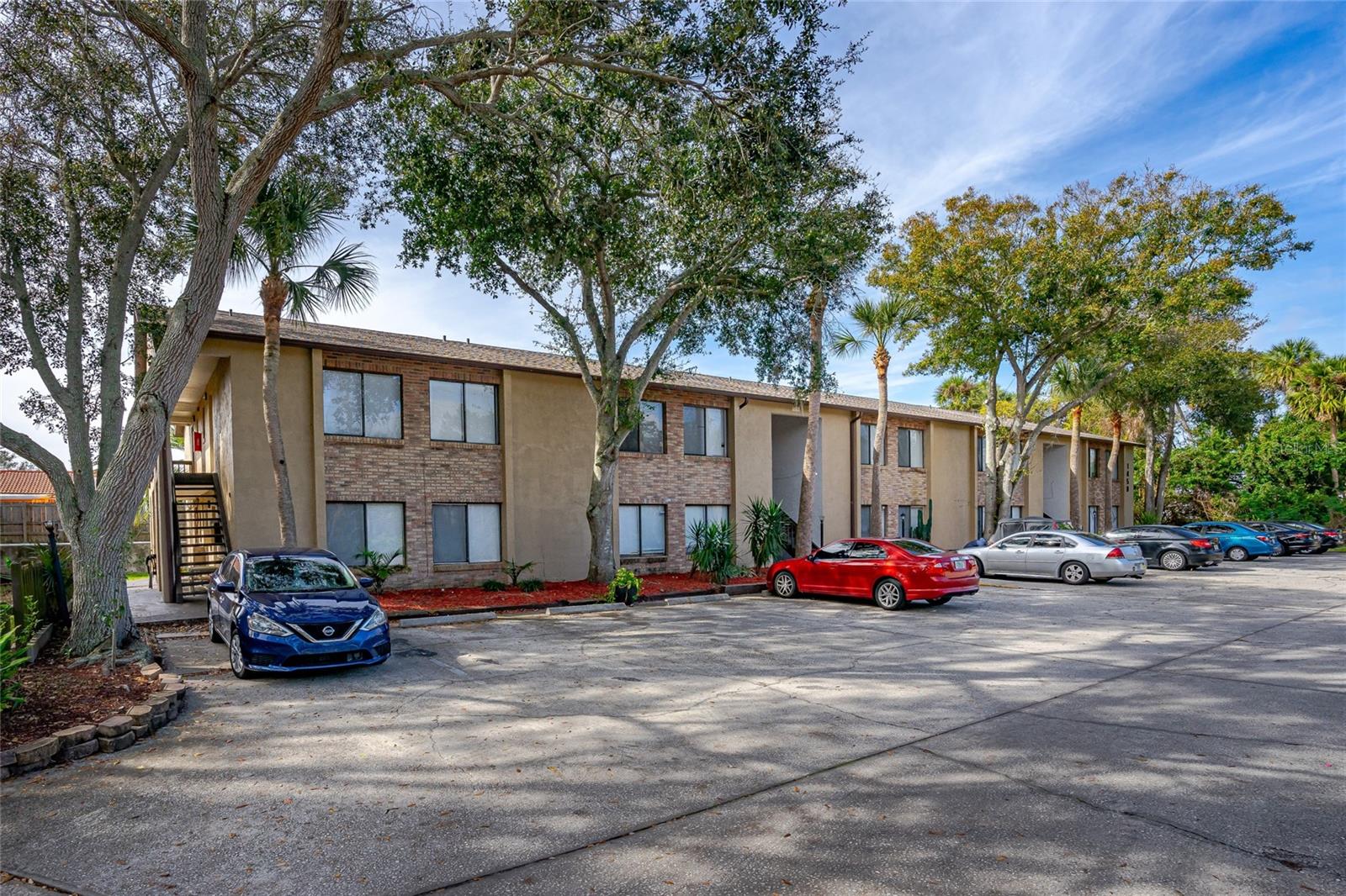 COUNTRY CLUB HARBOR - Residential Income