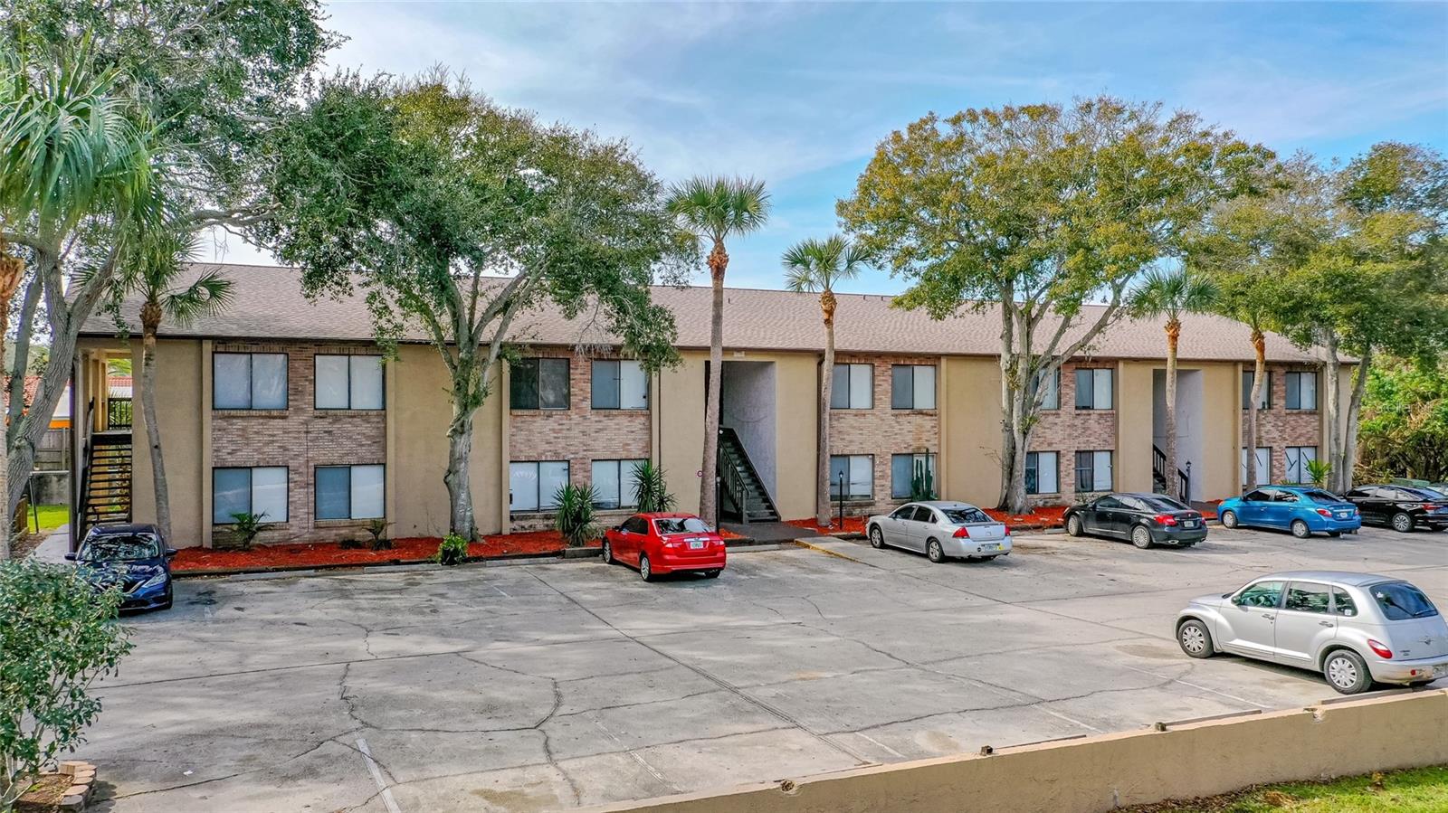 COUNTRY CLUB HARBOR - Residential Income