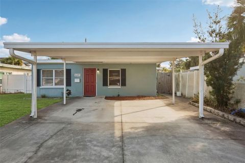 Photo of 640 59th St S, St Petersburg, FL 33707 (MLS # OM717895)