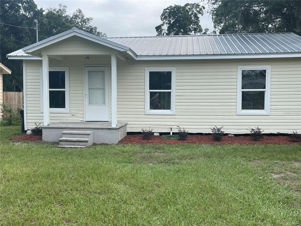 Photo of 911 SE 11th Avenue, Gainesville, FL 32601 (MLS # GC534603)