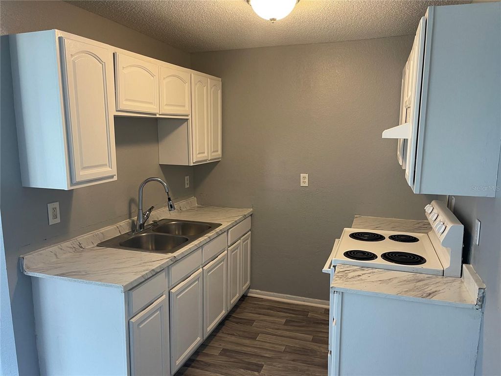 Photo of 911 SE 11th Avenue, Gainesville, FL 32601 (MLS # GC534603)