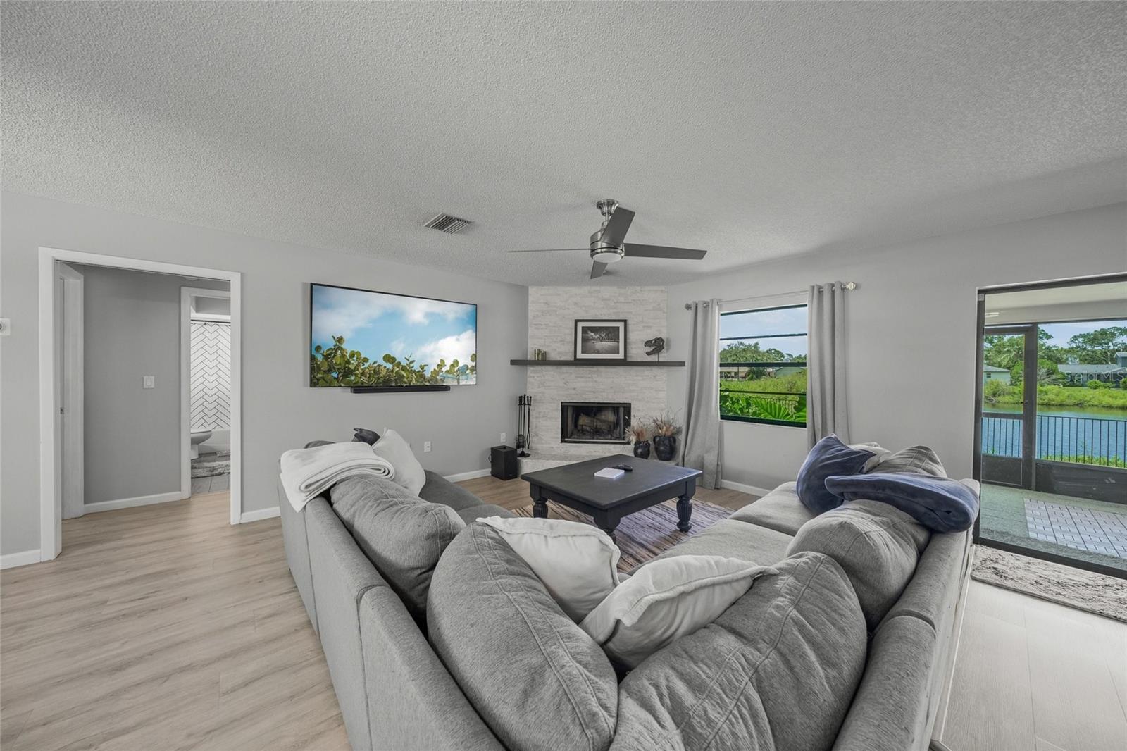 SARASOTA VENICE CO 09 37 18 - Residential