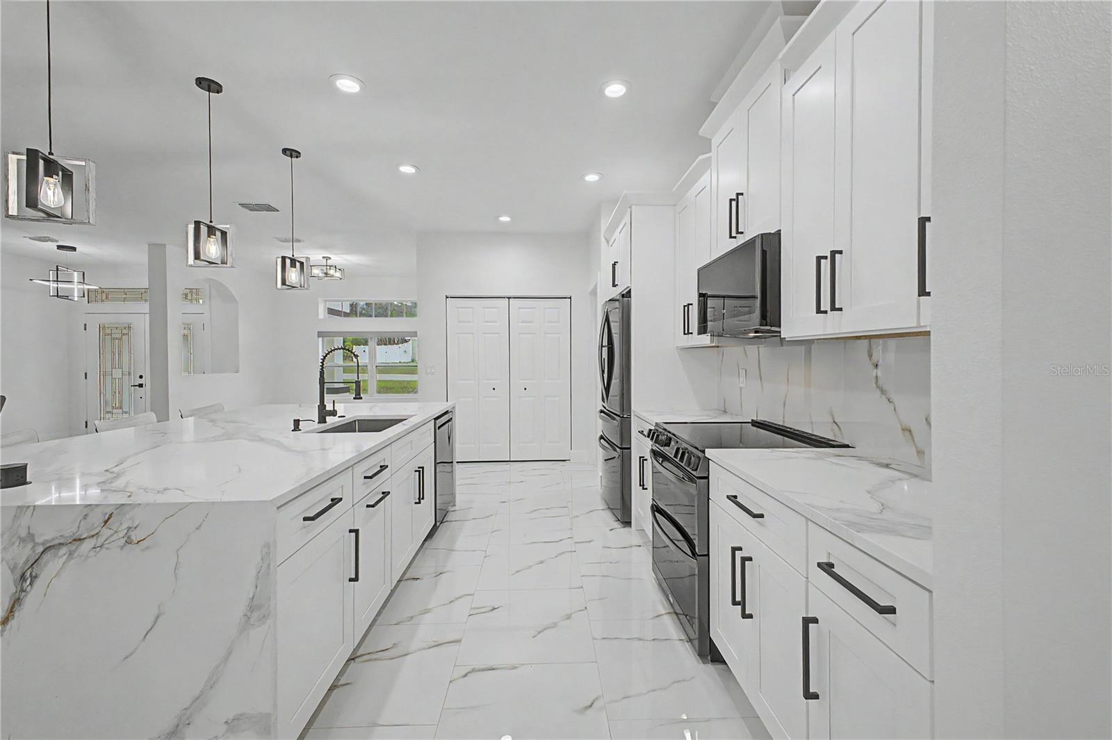 ROYAL HIGHLANDS - Residential