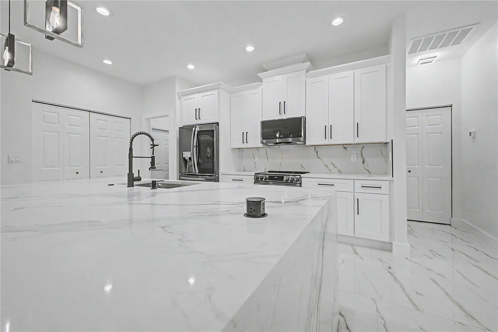 ROYAL HIGHLANDS - Residential