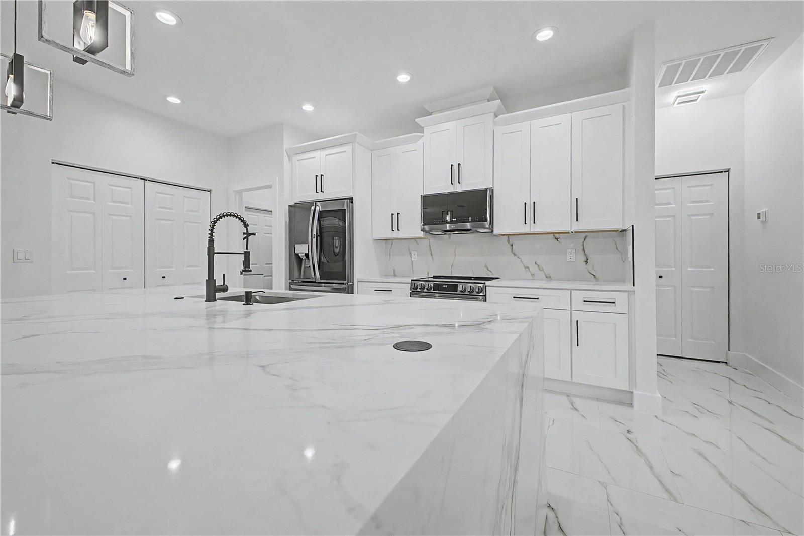 ROYAL HIGHLANDS - Residential