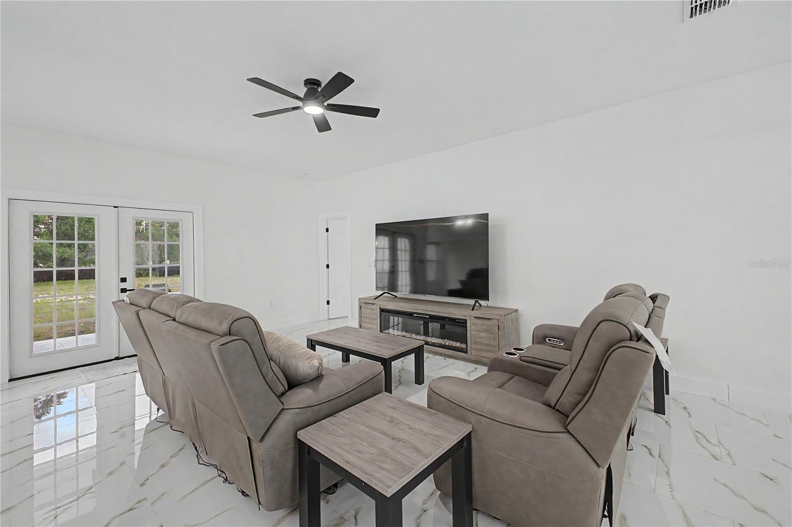 ROYAL HIGHLANDS - Residential