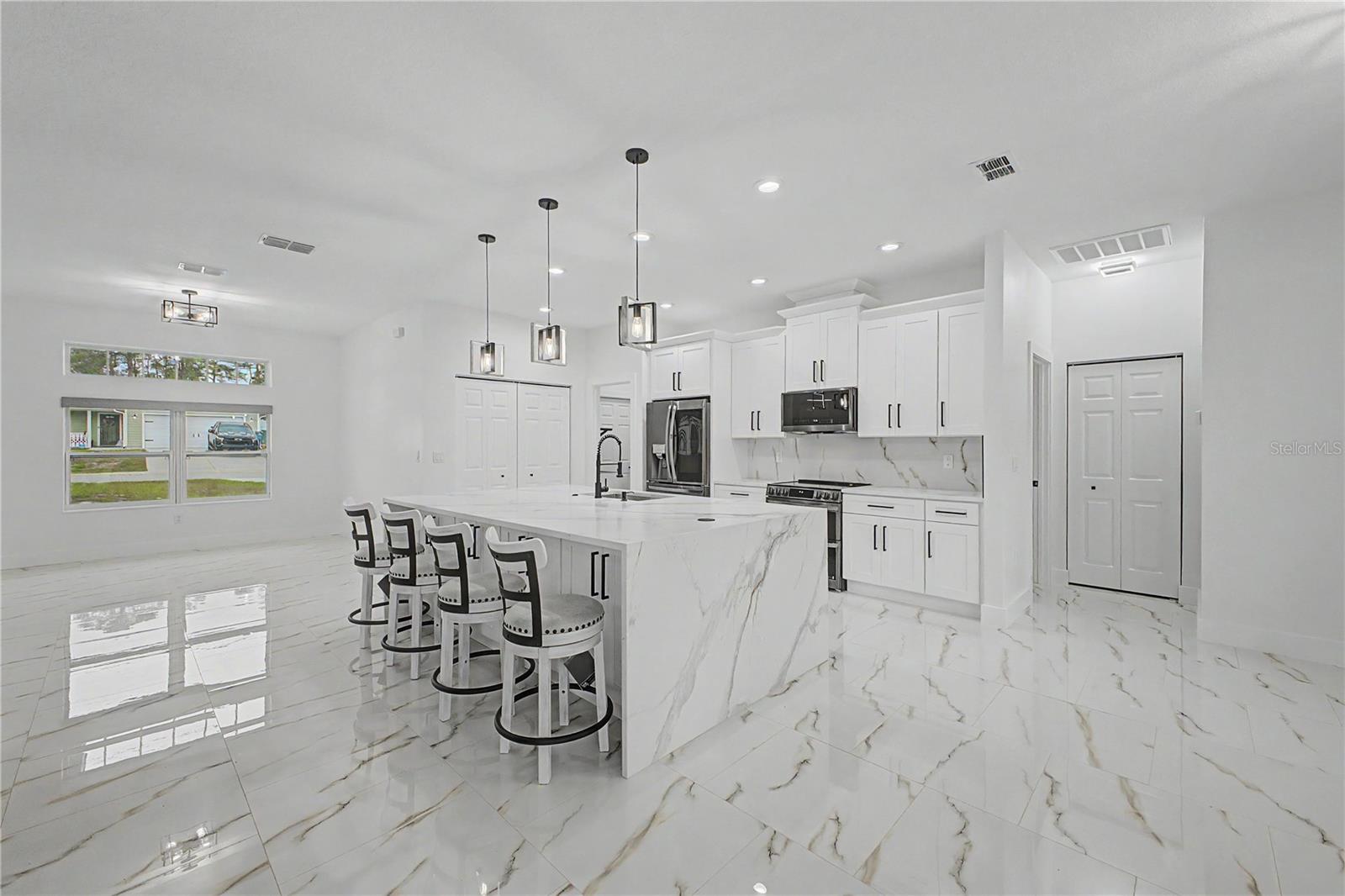 ROYAL HIGHLANDS - Residential