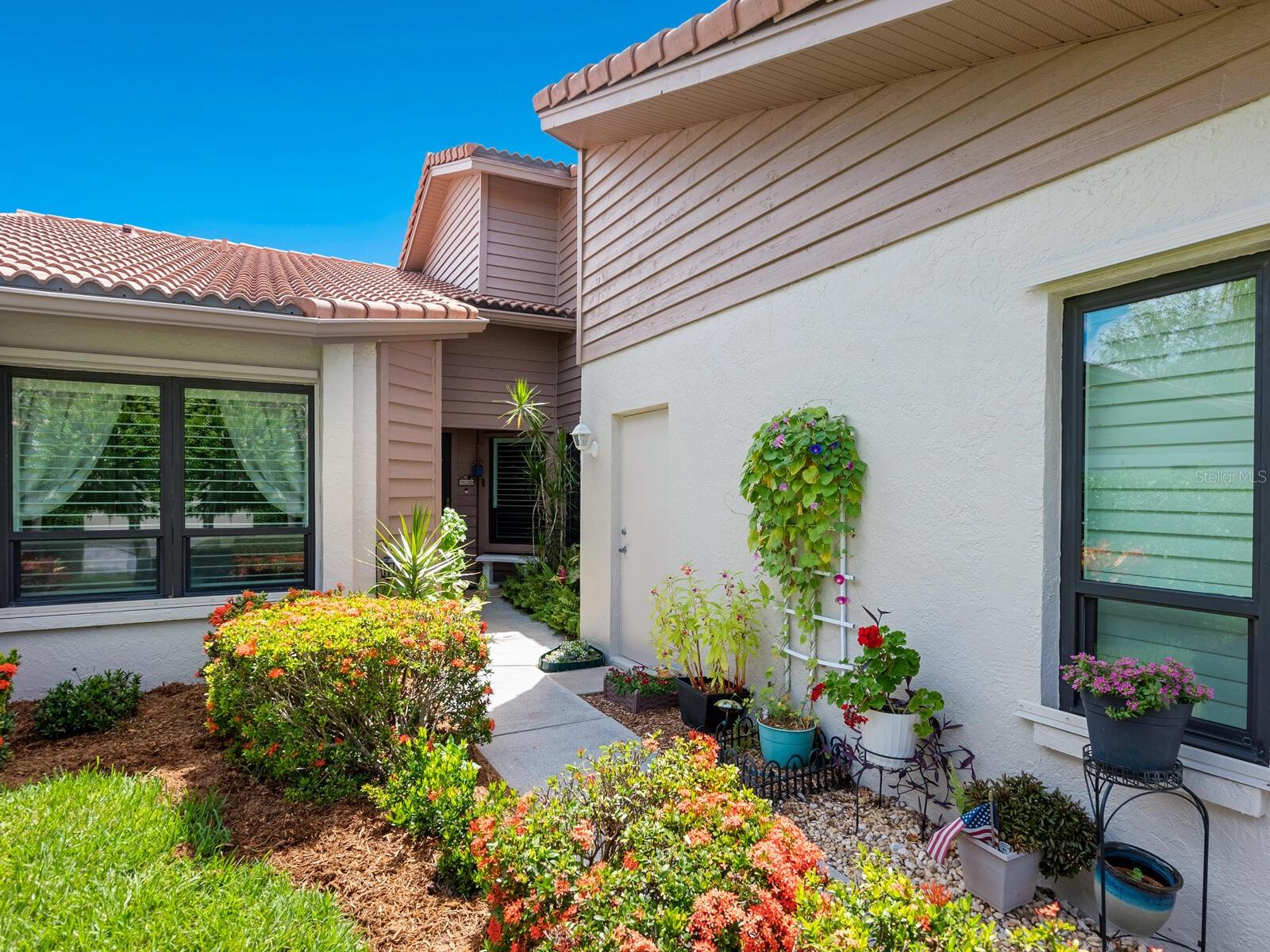 4004 WILSHIRE CIRCLE E 89