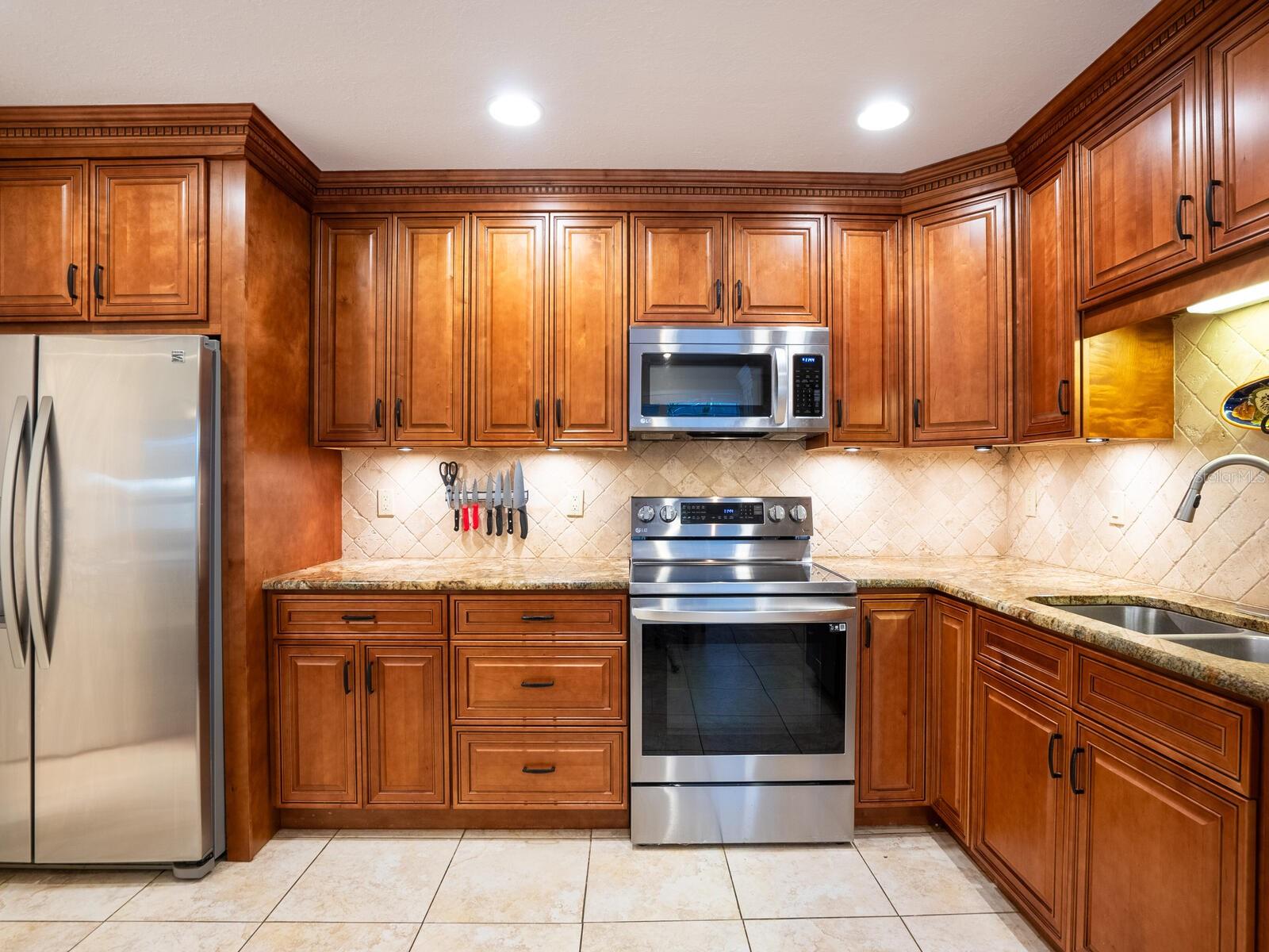 LAKESHORE VILLAGE - Residential