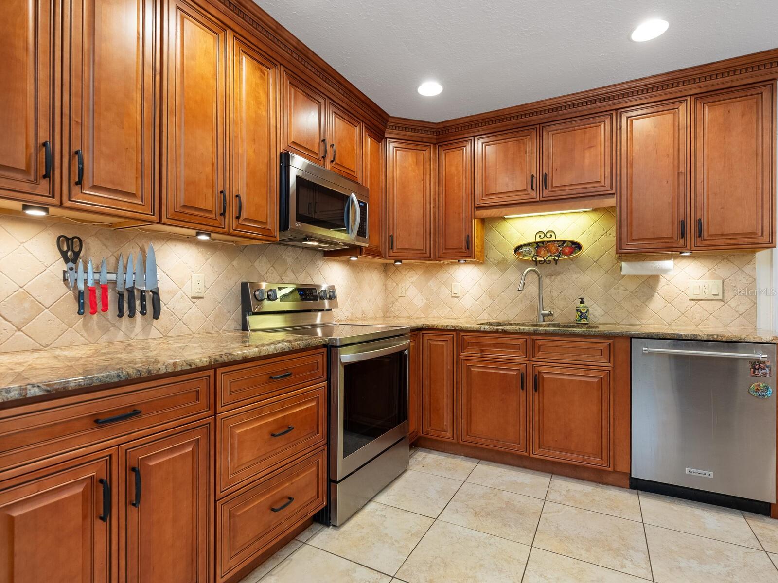 LAKESHORE VILLAGE - Residential