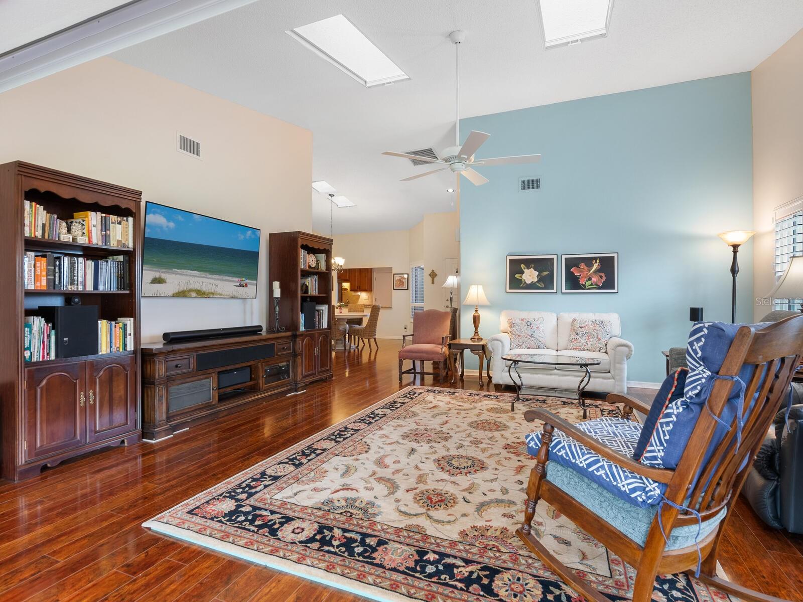 LAKESHORE VILLAGE - Residential