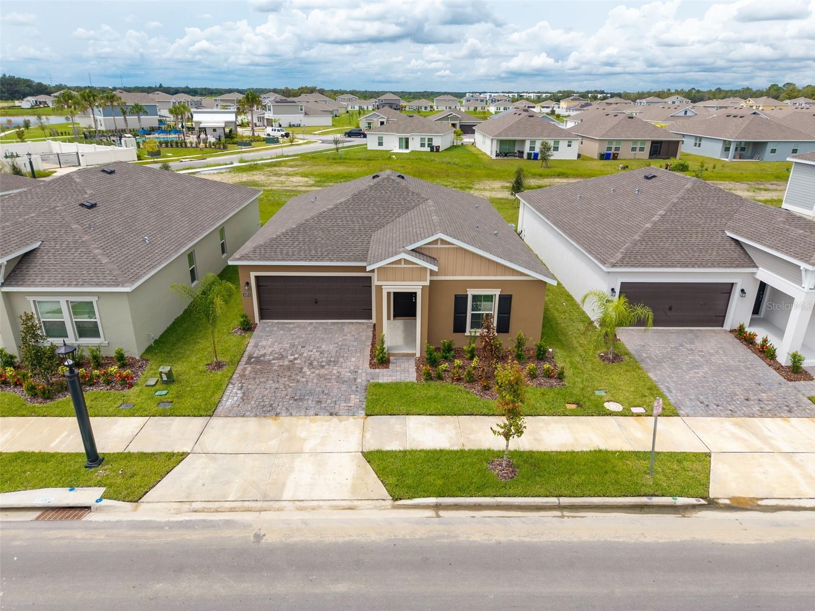 Welcome to Knightsbridge, one of Kissimmee’s most desirable communities—where modern living meets convenience. This beautiful 3-bedroom, 2-bath home offers the perfect balance of comfort and lifestyle.Spacious open floor plan with plenty of natural light
Modern kitchen with quality finishes, perfect for family meals or entertaining
Comfortable bedrooms, including a private owner’s suite with walk-in closet
2 full bathrooms designed with style and function
2-car garage and inviting outdoor space Community Amenities
Knightsbridge residents enjoy exclusive access to:
Sparkling swimming pool
Children’s playground
Volleyball court and recreational spaces
Walking trails and open green areas
?? Prime Location
Situated just minutes from major highways, Lake Tohopekaliga, and world-famous attractions like Walt Disney World, this home places you in the center of it all while still offering the peace of a well-kept neighborhood.