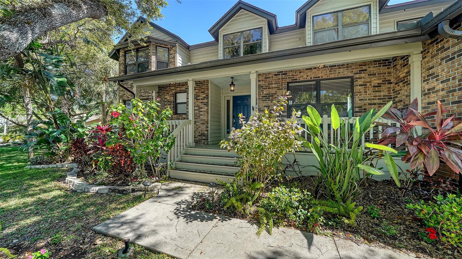 1533 OAK WAY