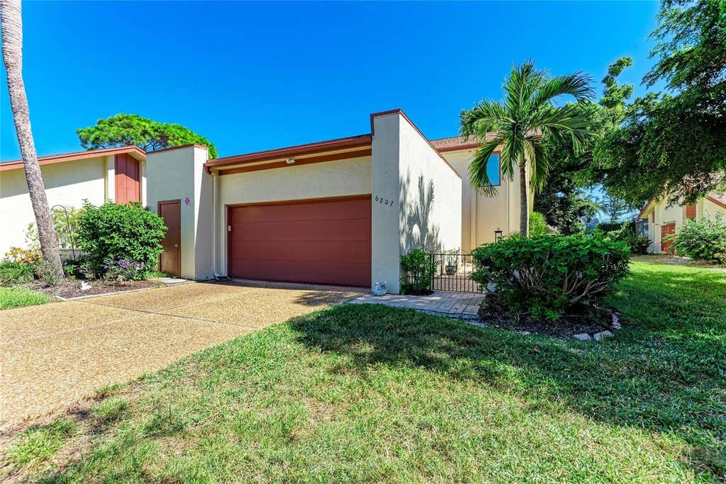 Photo of 6207 Courtside Drive #23, Bradenton, FL 34210 (MLS # A4699978)