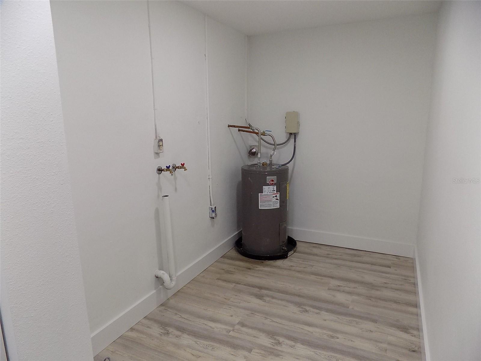 HARBOR PALMS-UNIT ONE - Residential