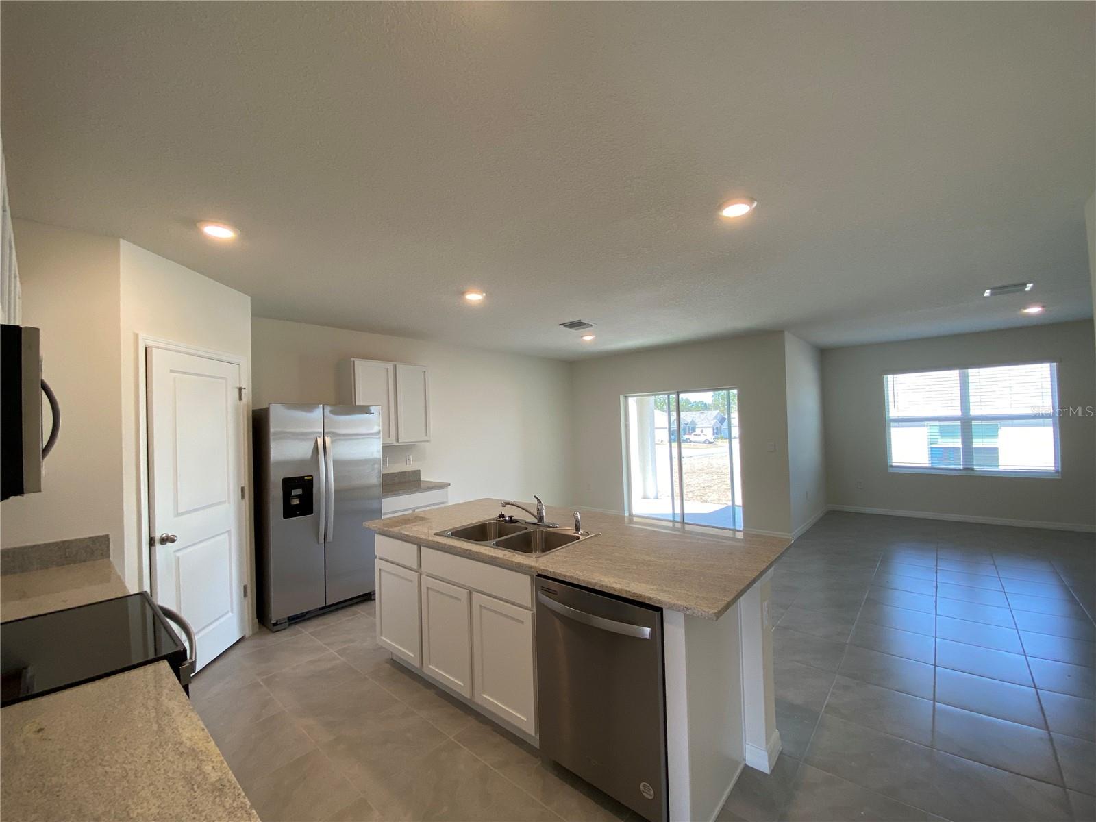 LAKE DIAMOND NORTH SUB - Residential Lease