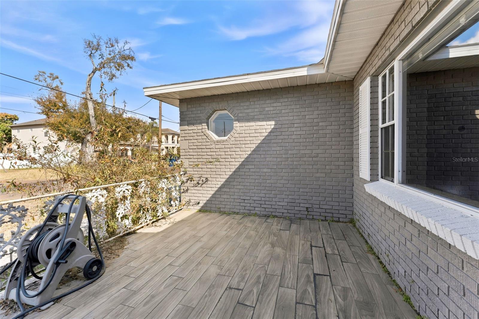 2526 W CORDELIA STREET