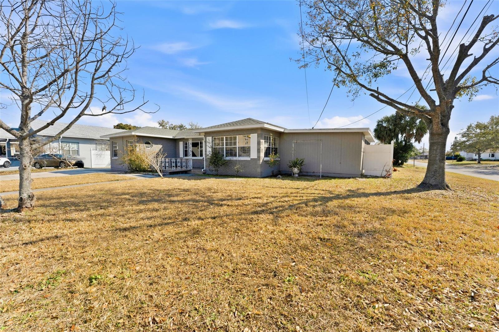 2526 W CORDELIA STREET