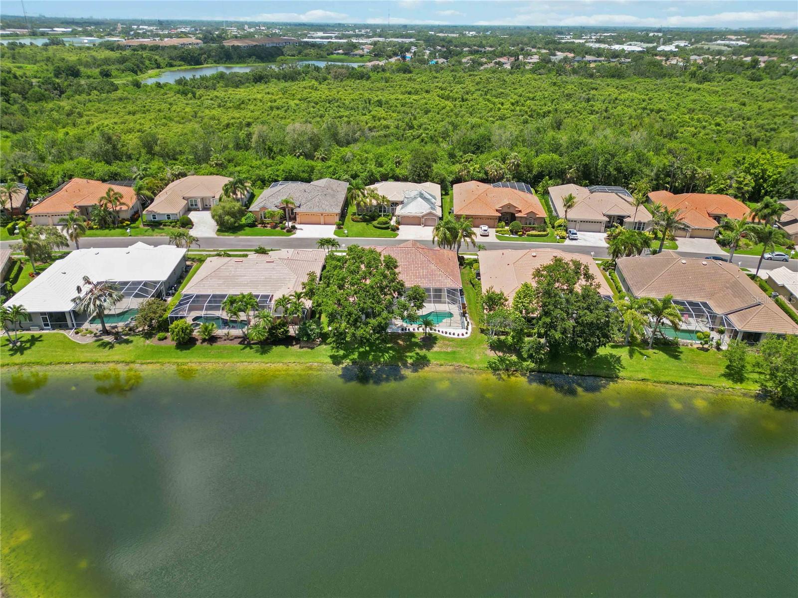 THE HAMPTONS - Residential