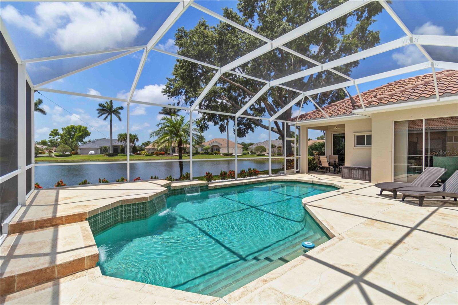 THE HAMPTONS - Residential