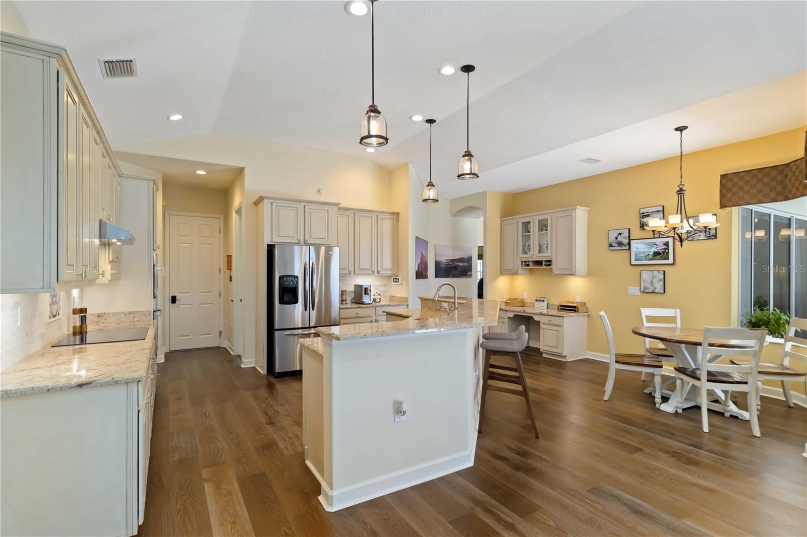 THE HAMPTONS - Residential