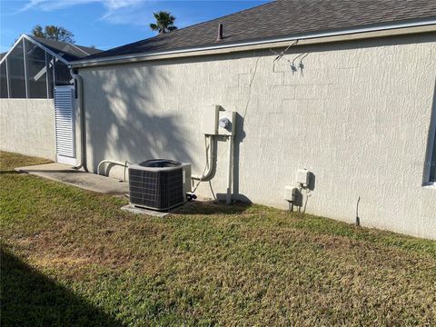 A home in TAVARES