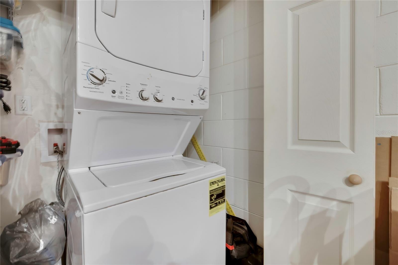 CARROLLWOOD MEADOWS UNIT VI SE - Residential