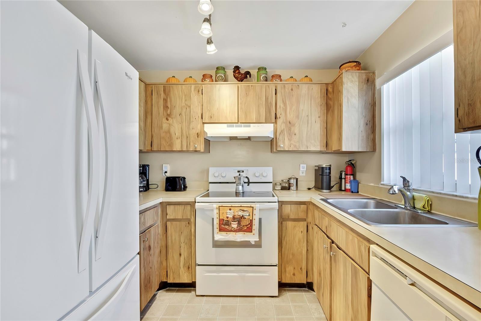 CARROLLWOOD MEADOWS UNIT VI SE - Residential