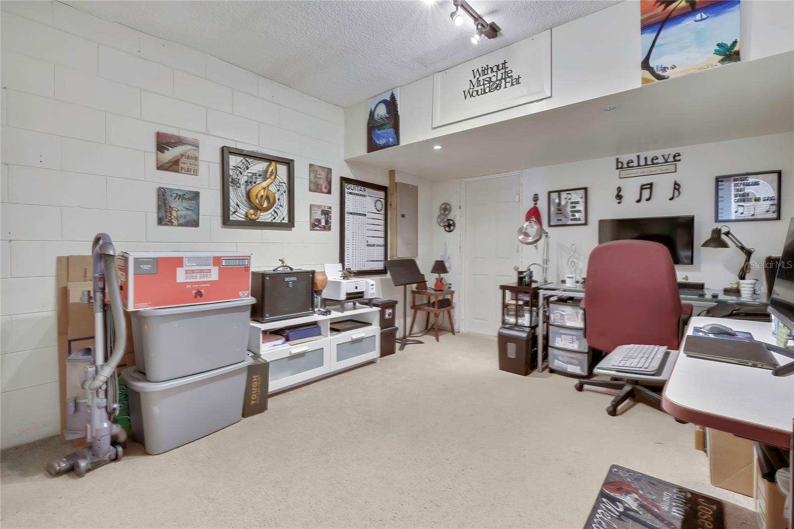 CARROLLWOOD MEADOWS UNIT VI SE - Residential