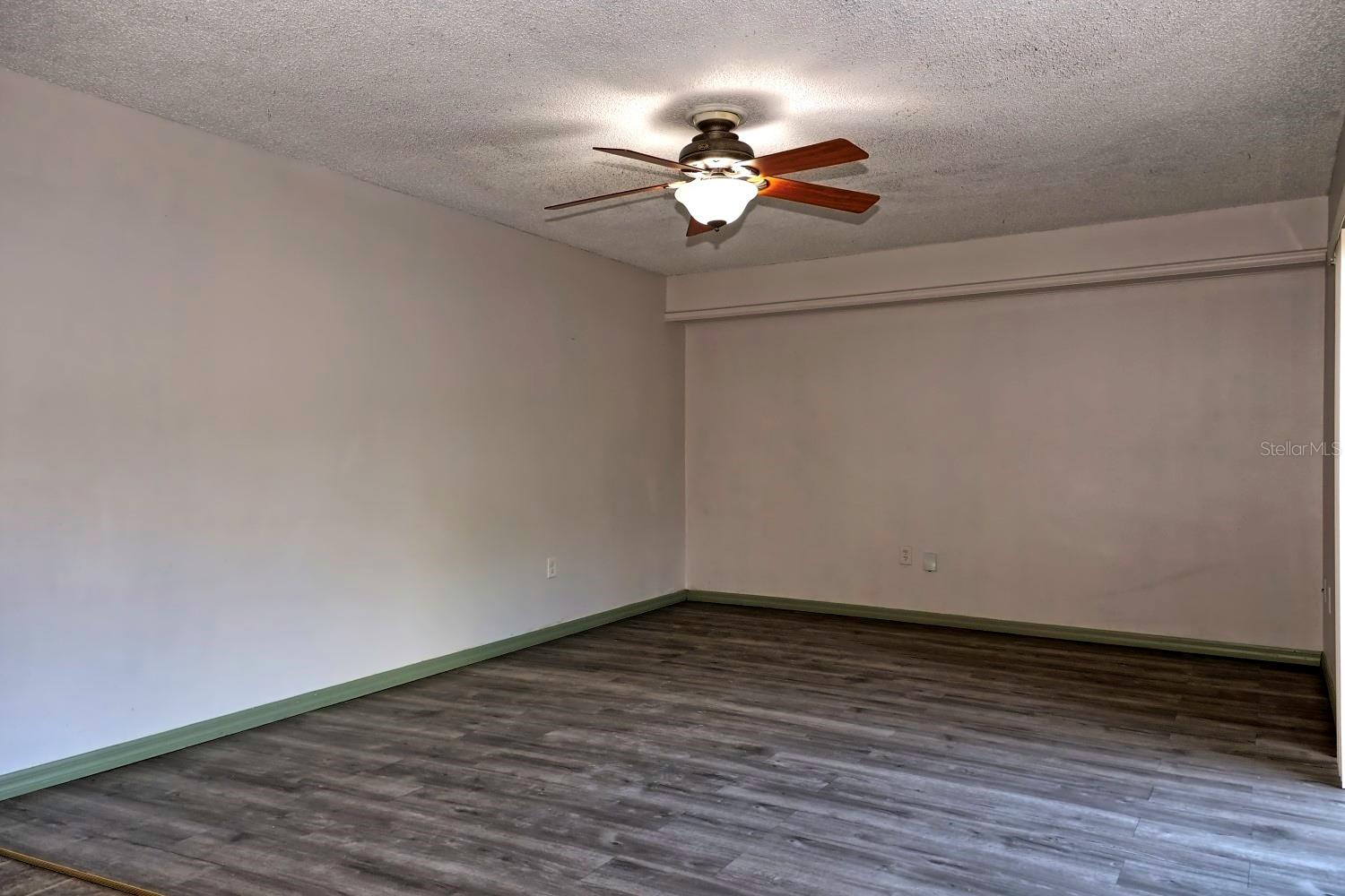 5289 MIDDLE COURT 125
