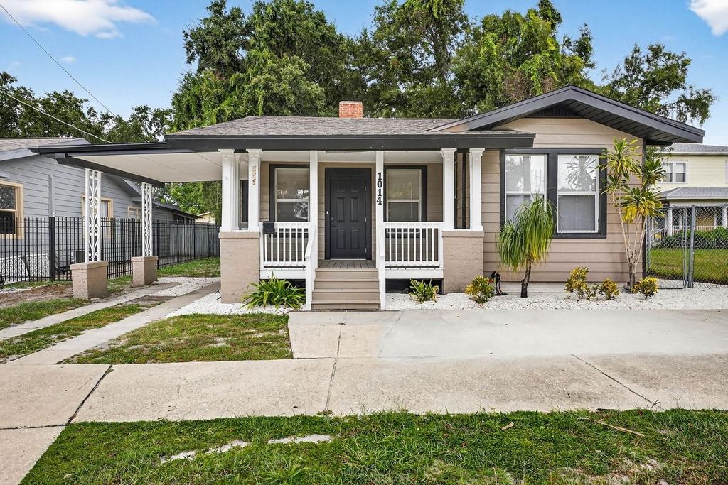 Photo of 1014 E Lake Avenue, Tampa, FL 33605 (MLS # TB8434383)