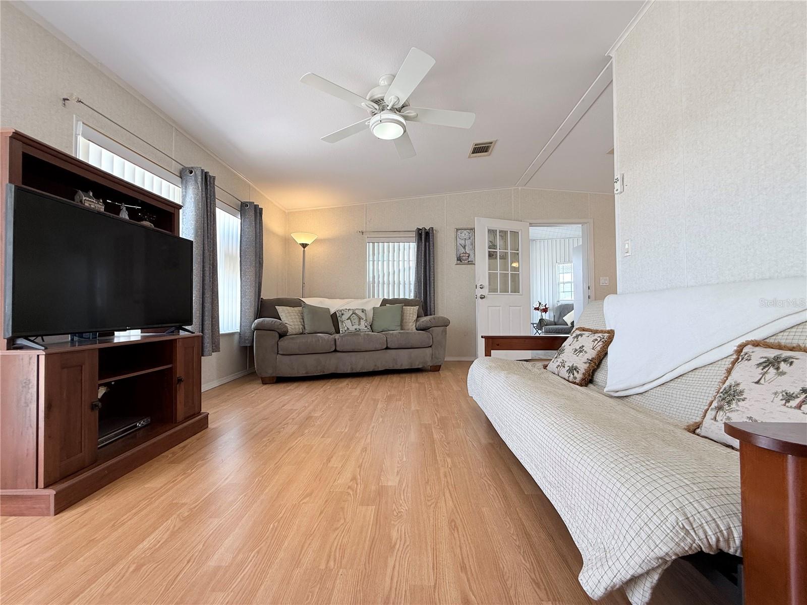 2050 CHAMPION STREET, SARASOTA, FL, 34231 4 2050 CHAMPION STREET