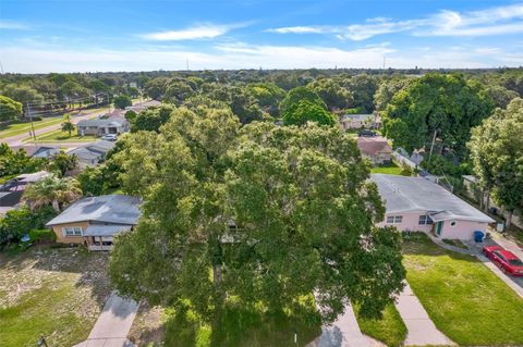 A home in SEMINOLE